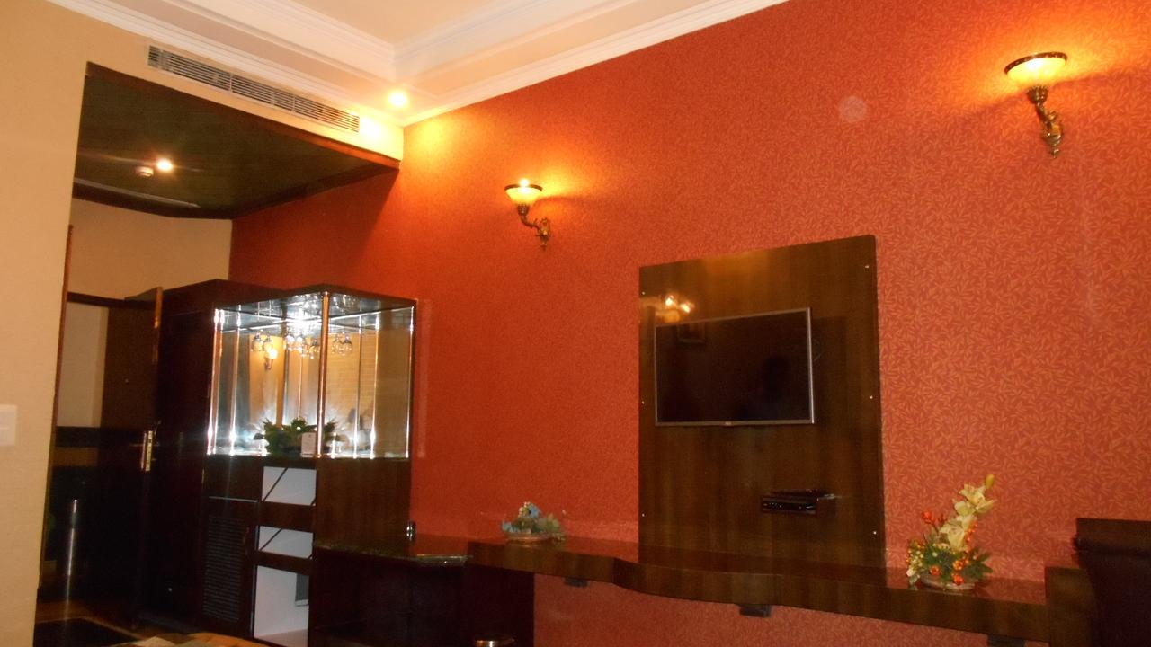 Diplomat Residency Hotel Bareilly Ngoại thất bức ảnh