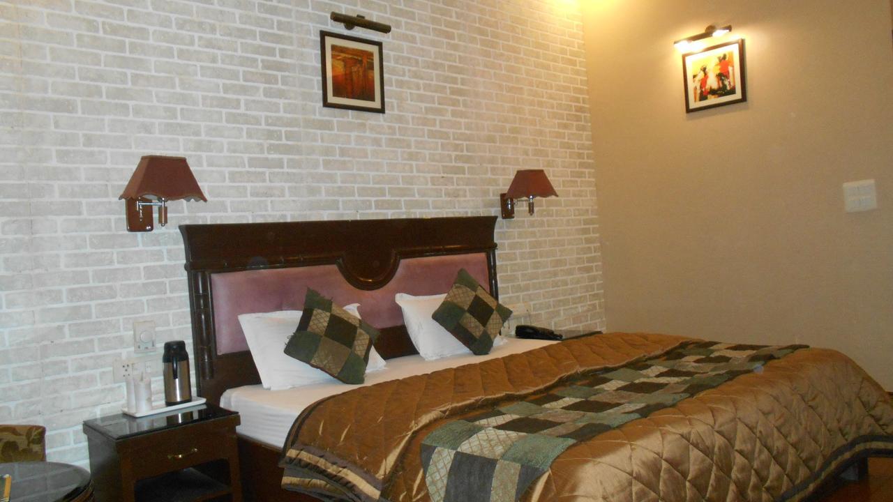 Diplomat Residency Hotel Bareilly Ngoại thất bức ảnh